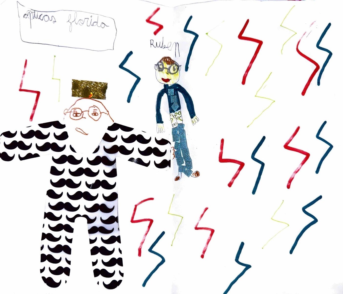 Dibujo infantil de Ópticas Florida hecho por Elionor, de 8 años. A la izquierda se ha dibujado a sí misma enorme con corona; a la derecha aparece Rubén, más pequeño, con gafas y corbata de cuadros. Todo rodeado de rayos de colores.